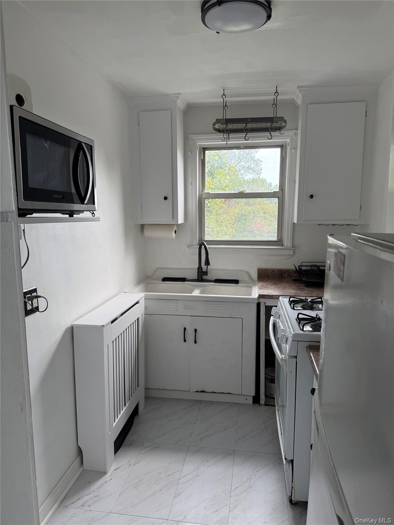 33 E Grand Street - Photo 6
