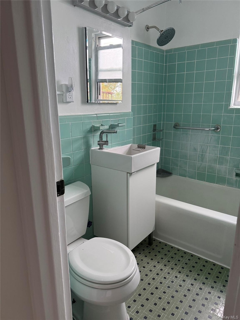 33 E Grand Street - Photo 9