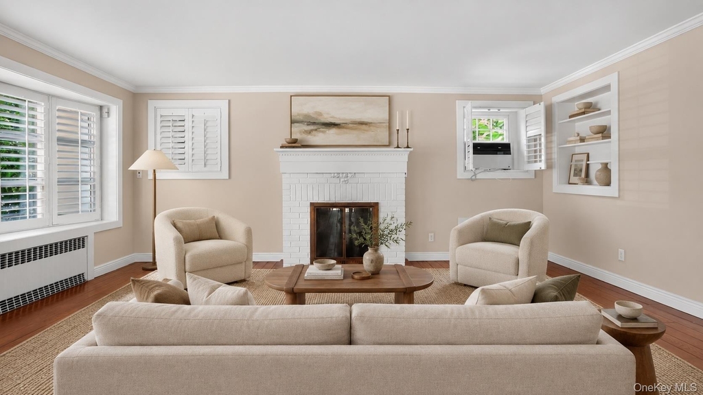 1058 Plandome Road - Photo 5