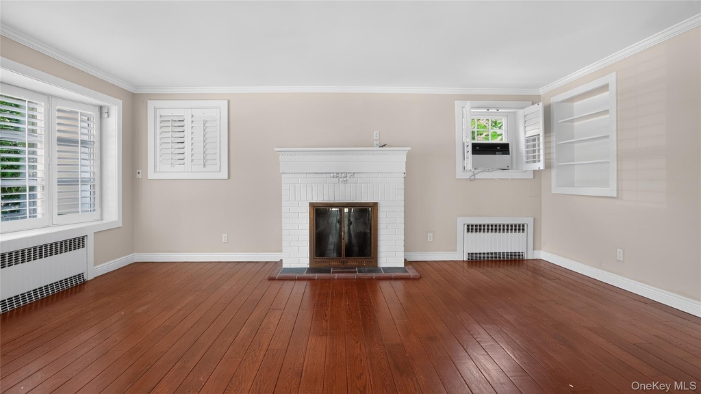 1058 Plandome Road - Photo 4