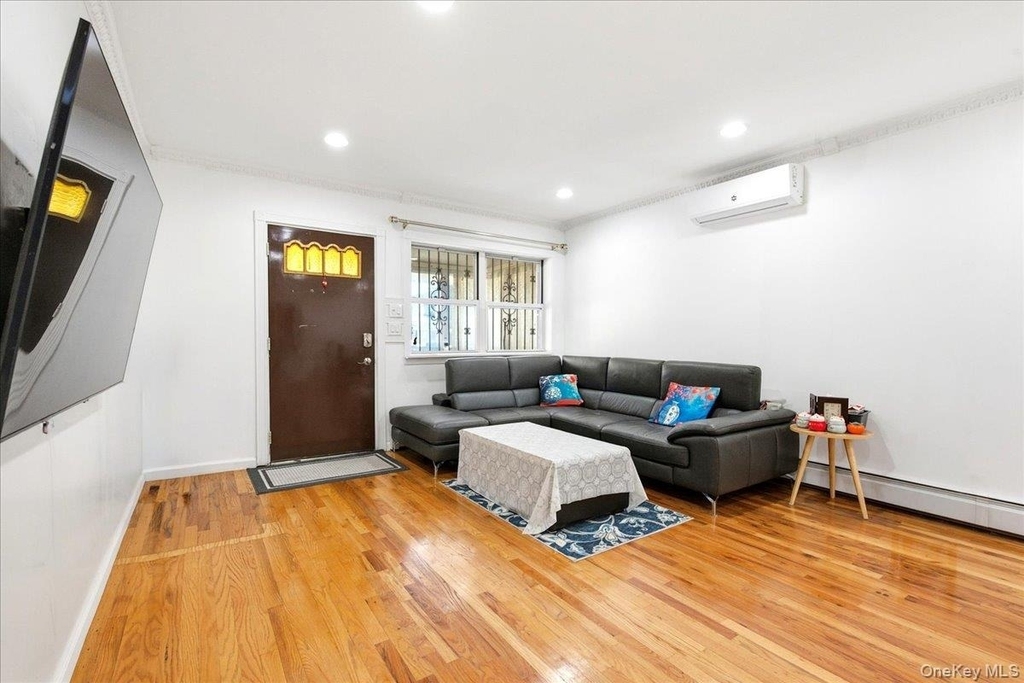 77-32 160th Street - Photo 3