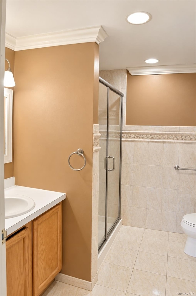 242 Maple Avenue - Photo 16