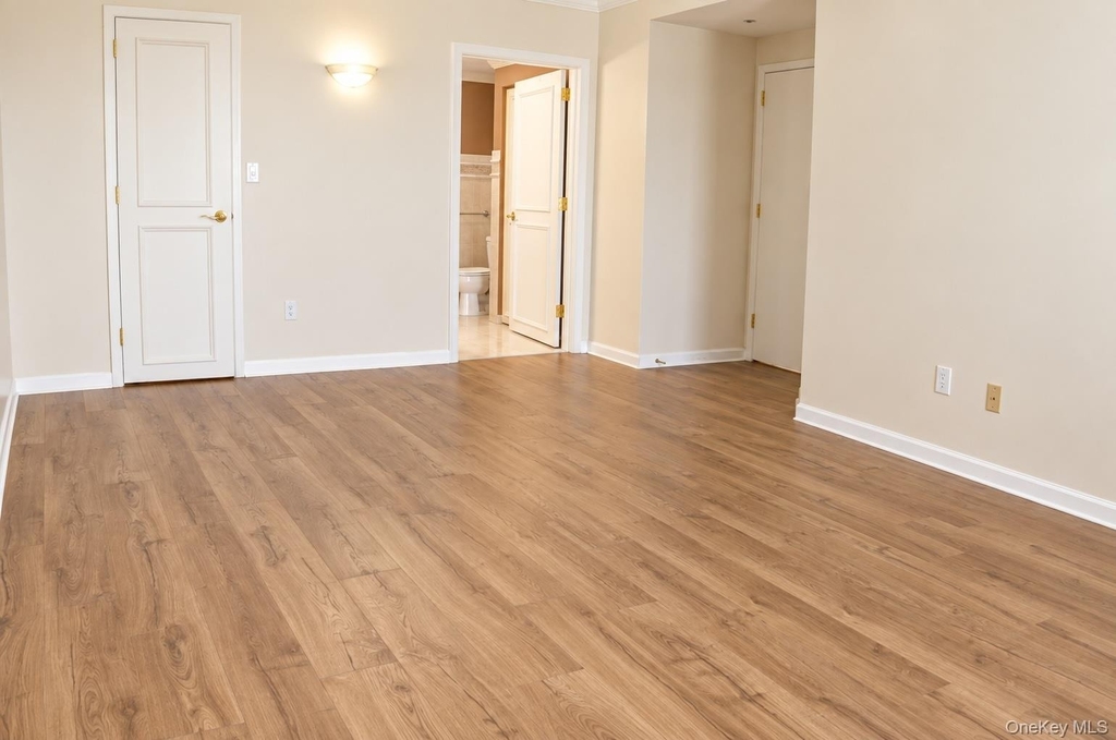 242 Maple Avenue - Photo 15