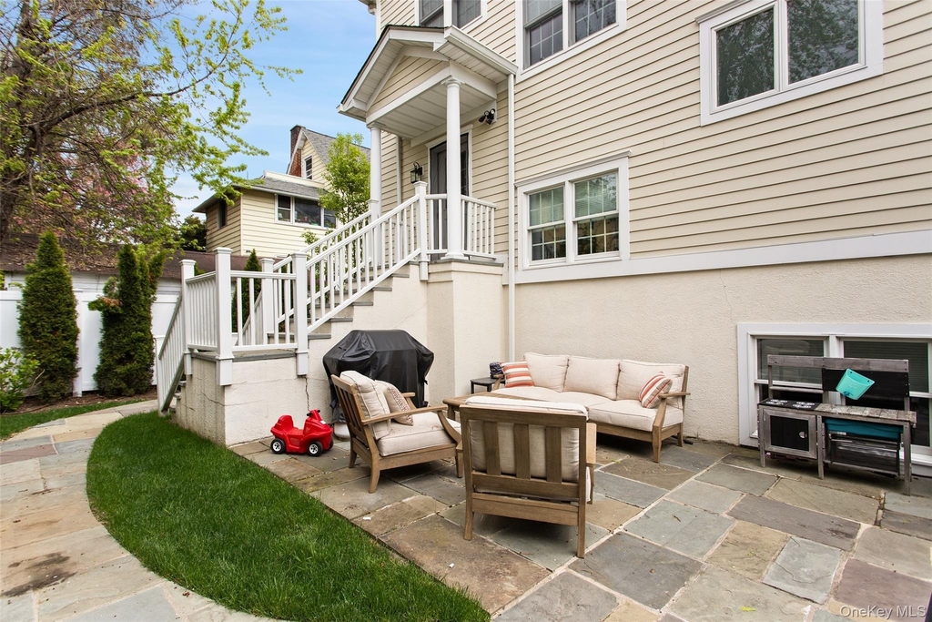51 Wallace Street - Photo 2