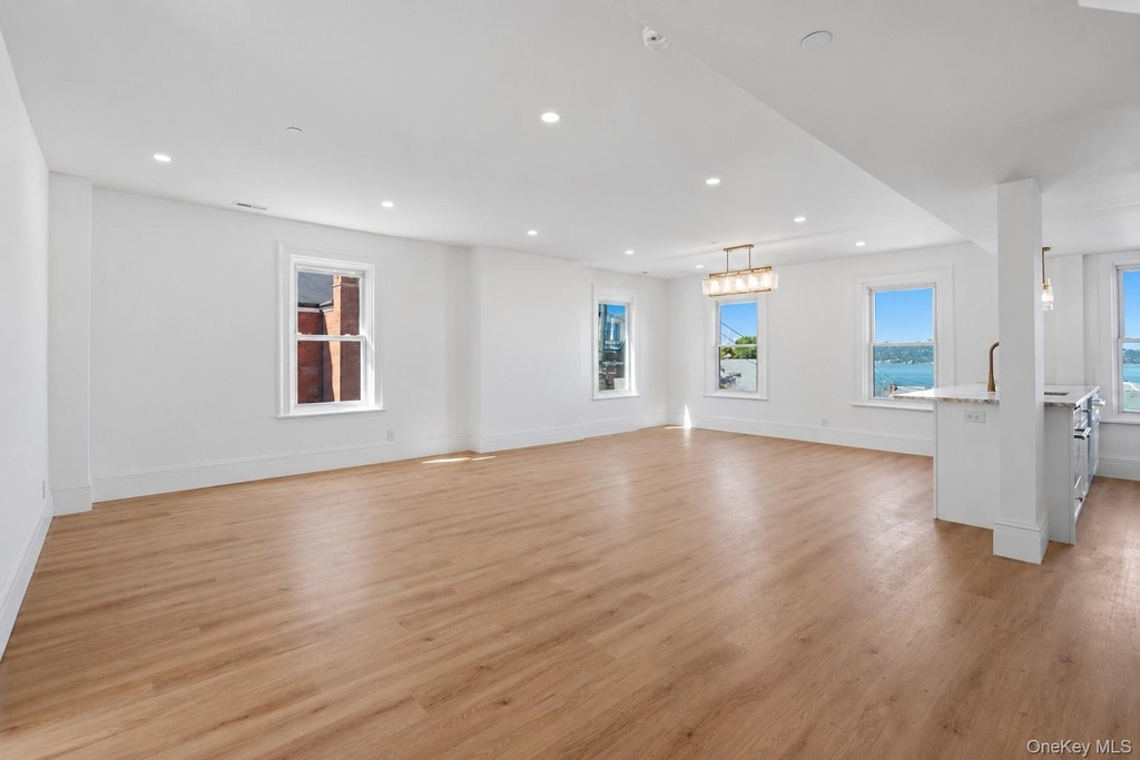 35 South Broadway - Photo 10