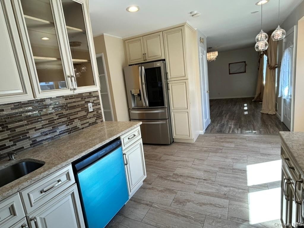 67 Emerson Avenue - Photo 5