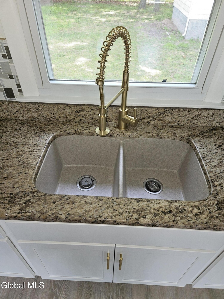 4 Eastwood Drive - Photo 3