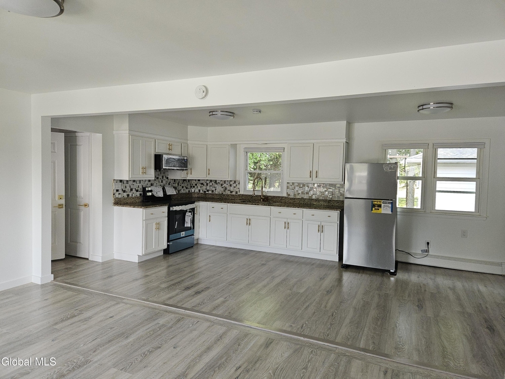 4 Eastwood Drive - Photo 1