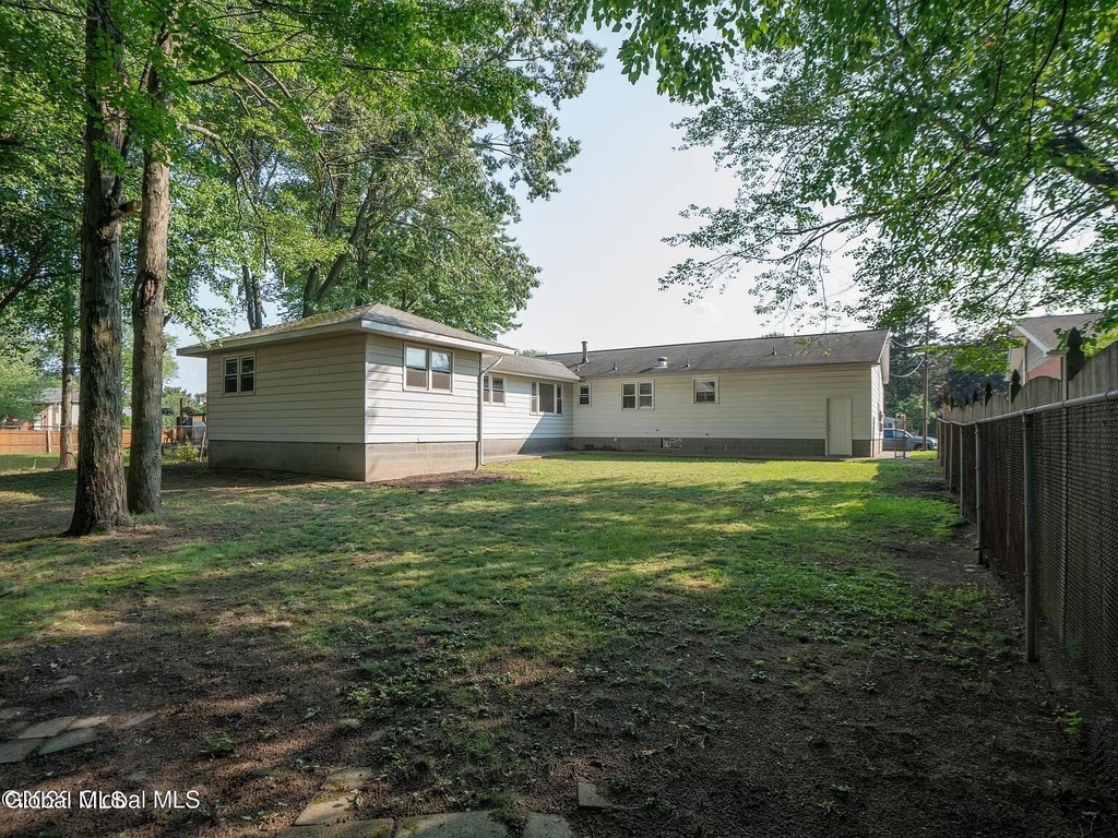 4 Eastwood Drive - Photo 17