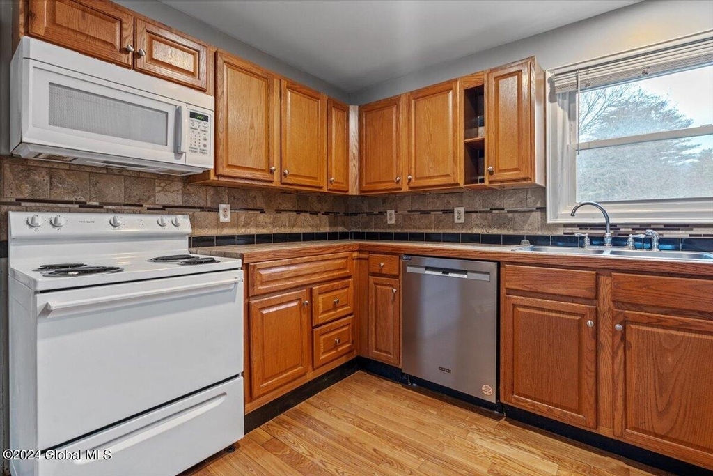 455 Maple Avenue - Photo 9