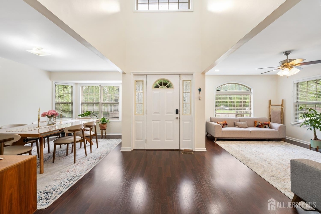 1401 Taggert Drive - Photo 2