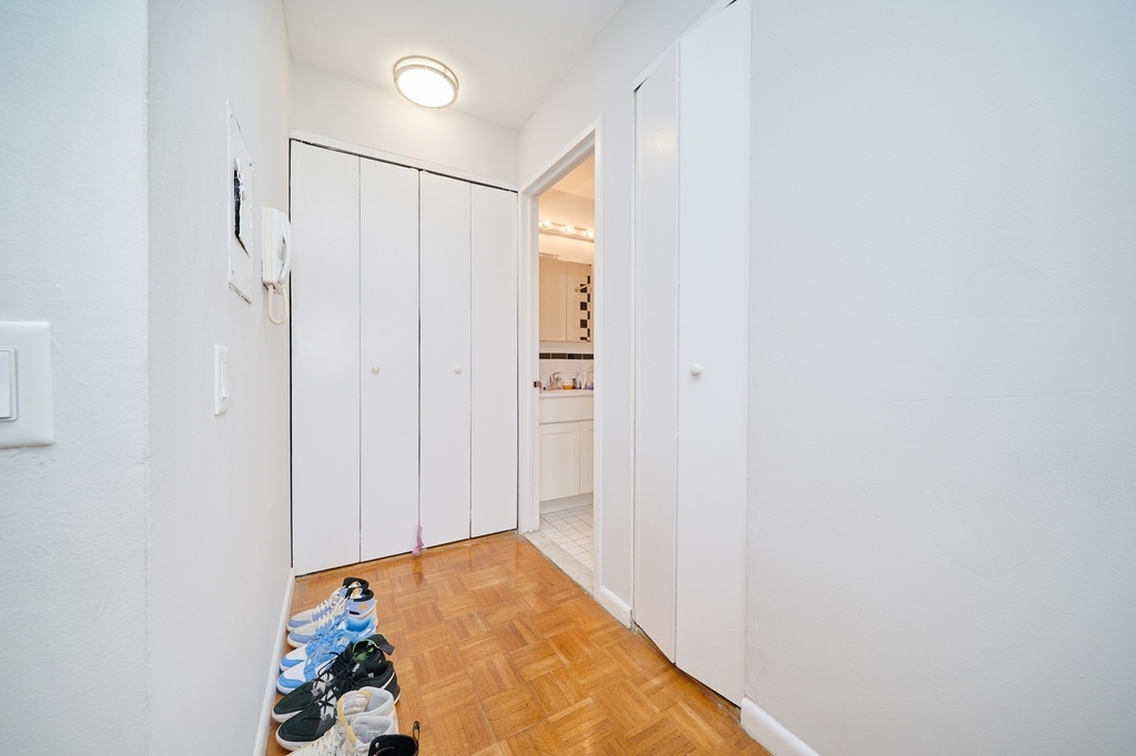337 W 43rd Street - Photo 3