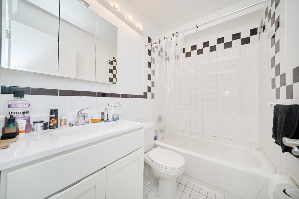 337 W 43rd Street - Photo 6