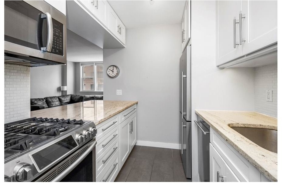201 E 36th Street - Photo 2