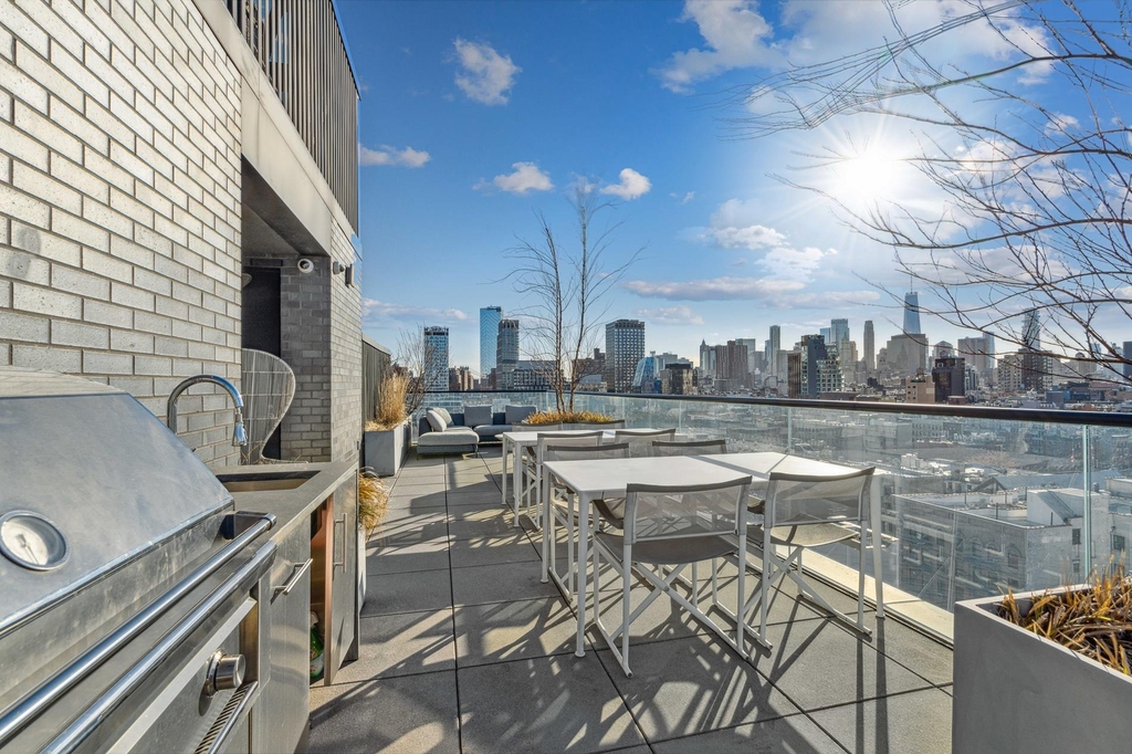 287 E Houston Street - Photo 21