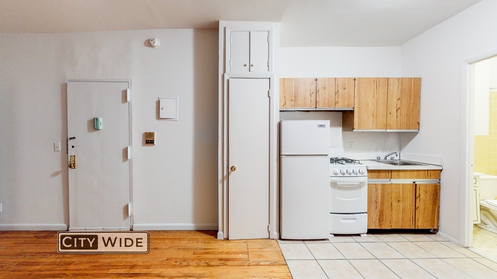 322 East 89th Street - Photo 2