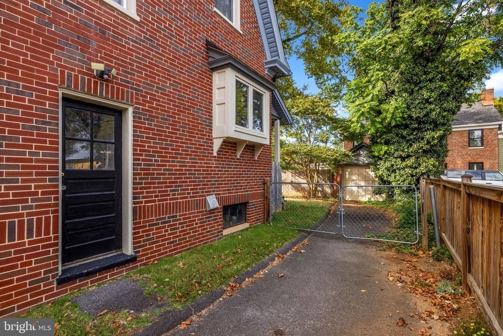 420 W Cork Street - Photo 4