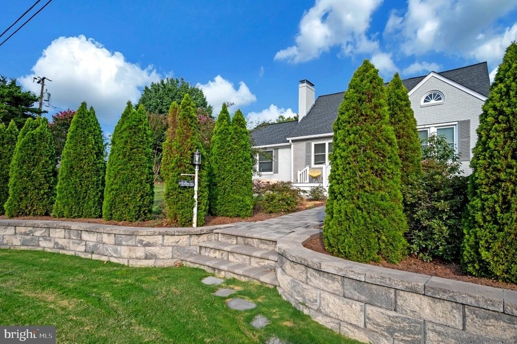 1001 Clearview Avenue - Photo 2