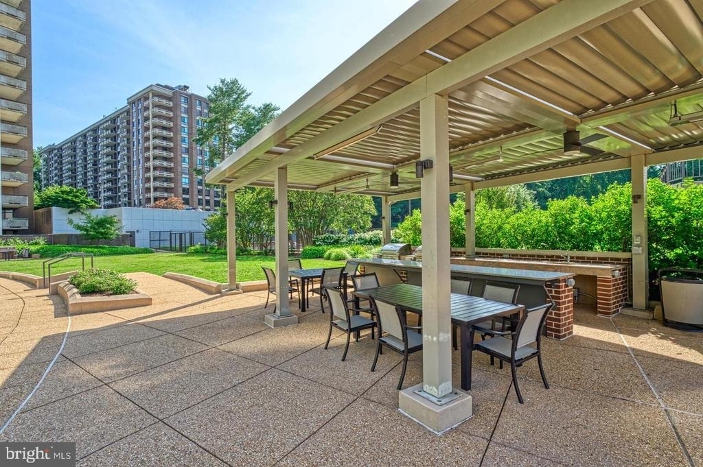 1800 Old Meadow Road - Photo 28