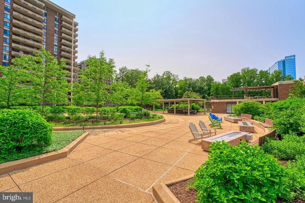 1800 Old Meadow Road - Photo 31