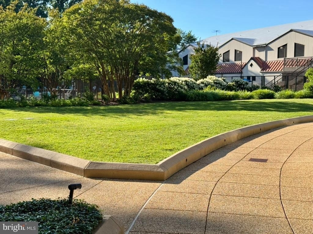 1800 Old Meadow Road - Photo 25