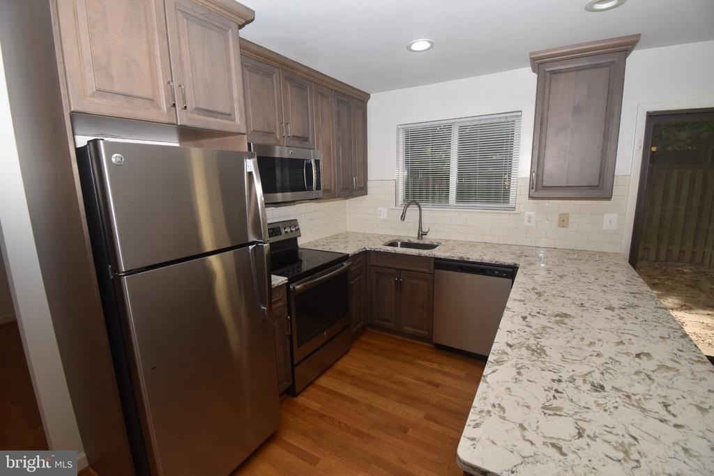1436 Greenmont - Photo 7