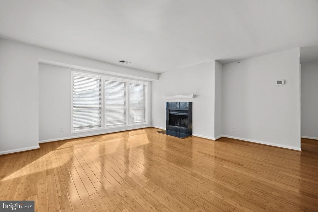 3175 Summit Square Drive - Photo 7