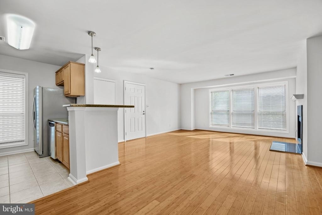 3175 Summit Square Drive - Photo 9