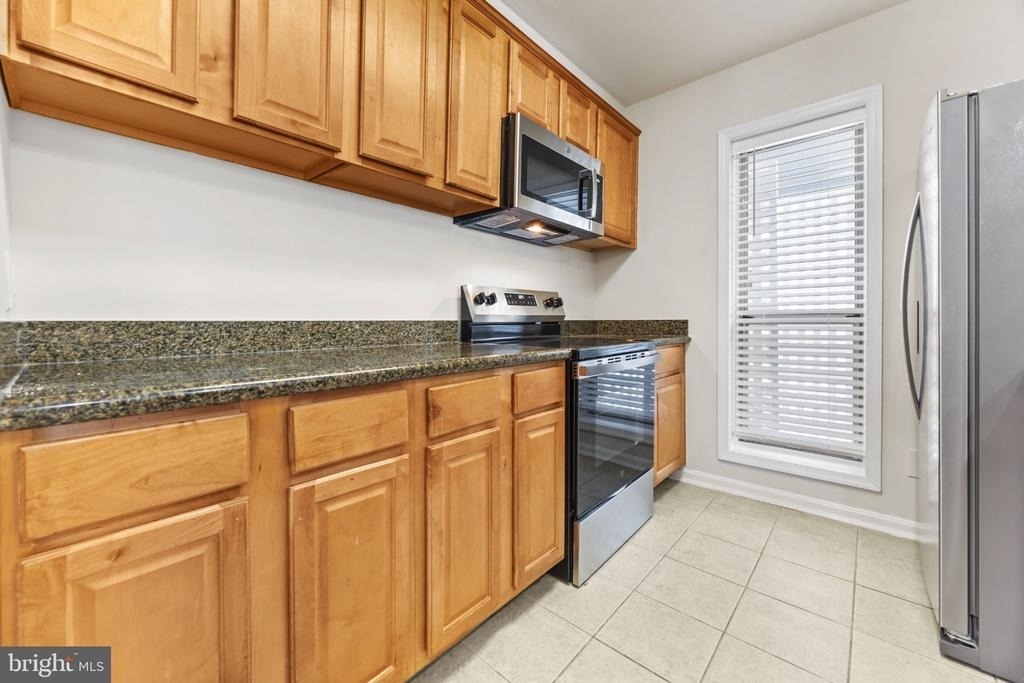 3175 Summit Square Drive - Photo 3