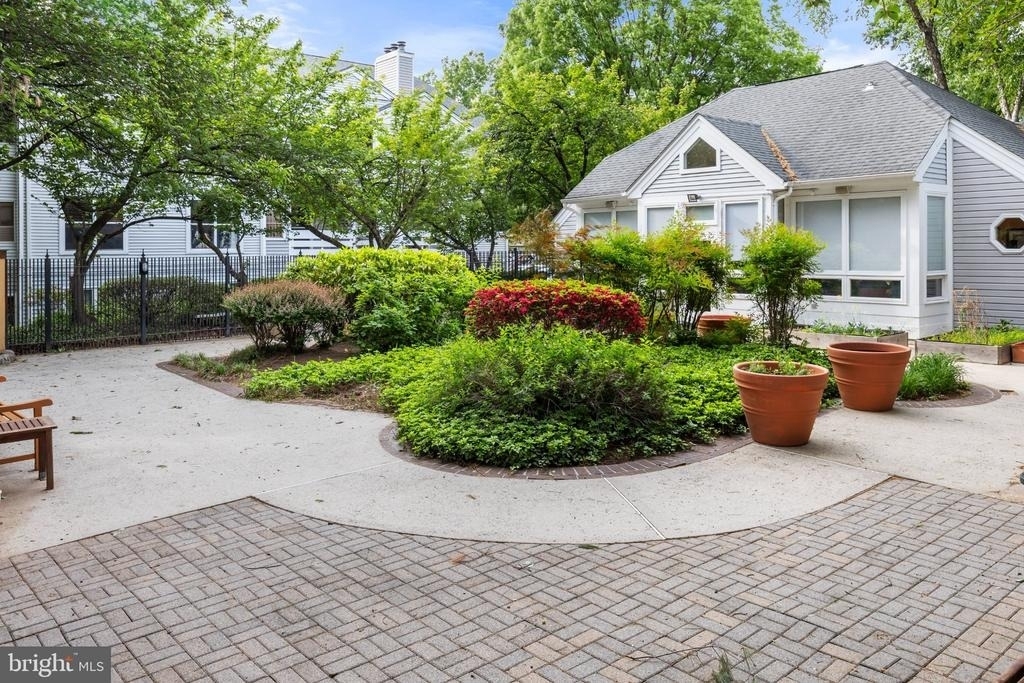 3175 Summit Square Drive - Photo 29