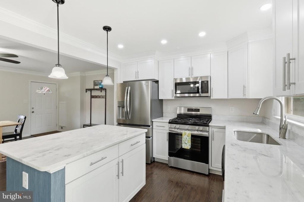 4907 Shirley Street - Photo 10