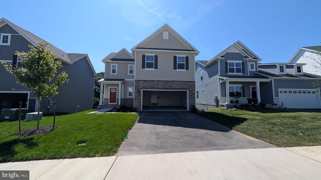 139 Wappinger Terrace - Photo 0