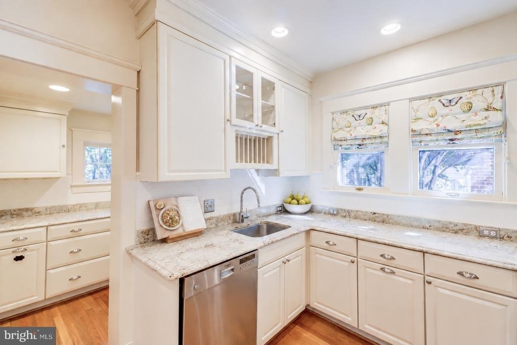 209 W Masonic View Avenue - Photo 8