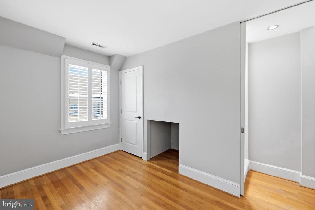 1706 N Glebe Road - Photo 22