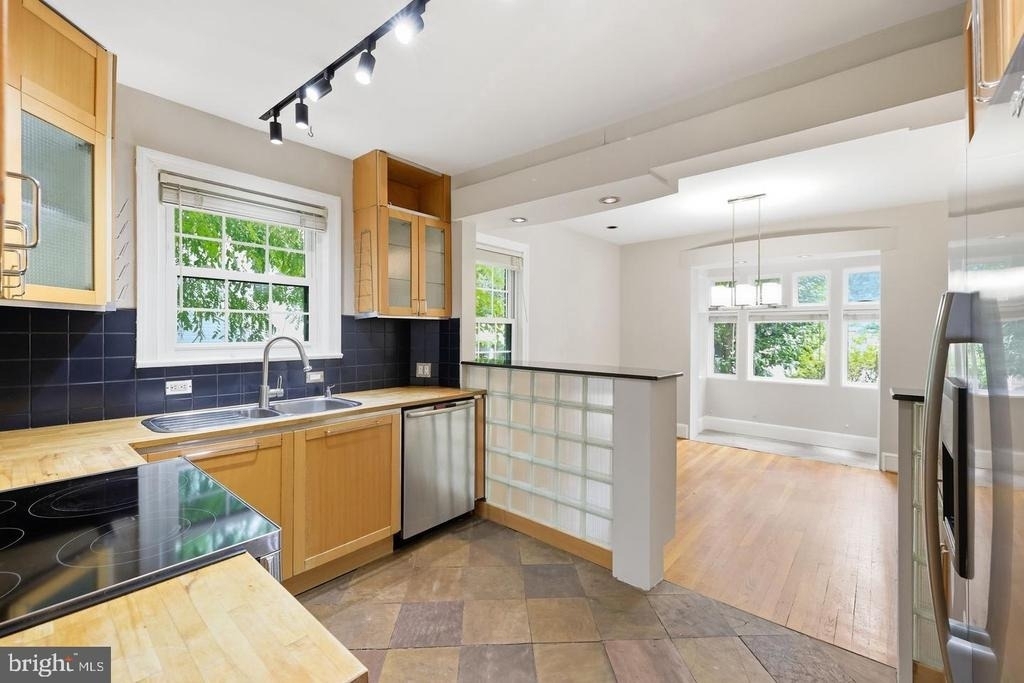 1706 N Glebe Road - Photo 12