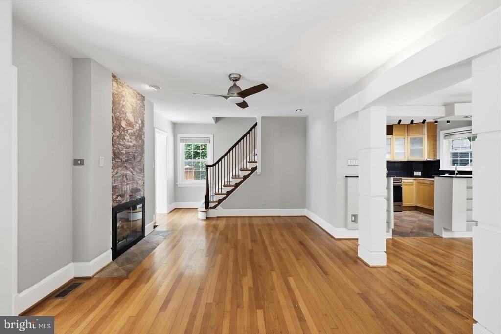 1706 N Glebe Road - Photo 3