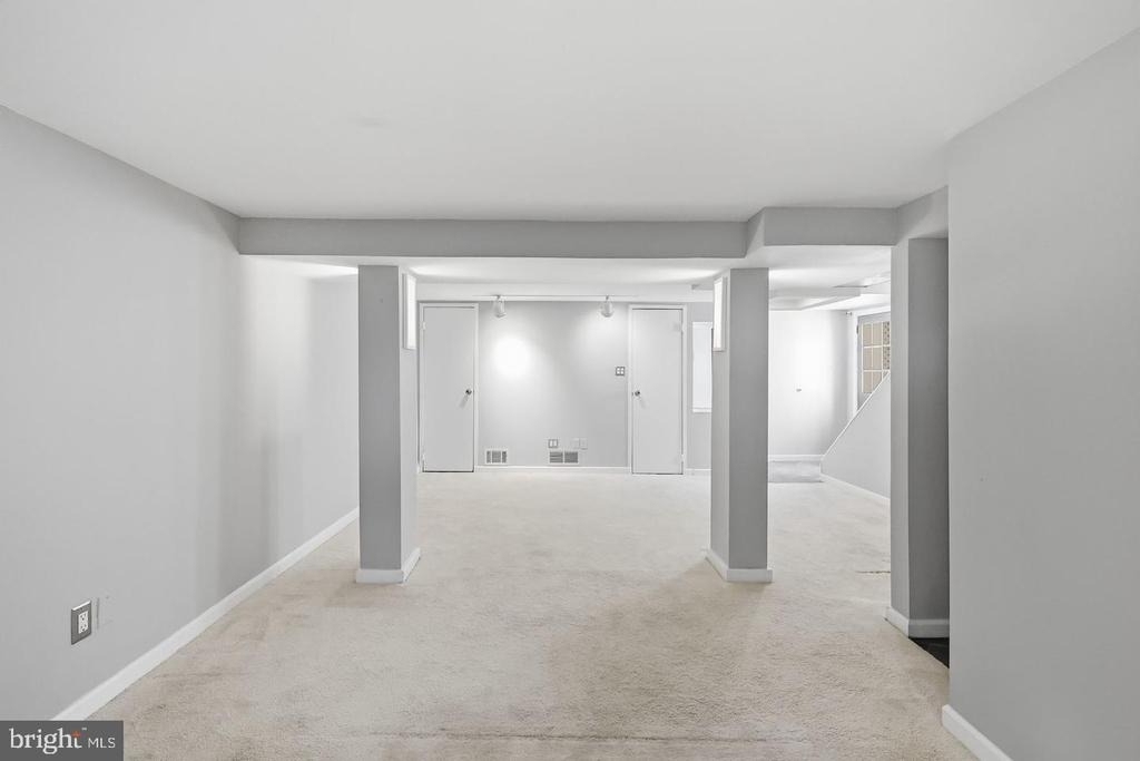 1706 N Glebe Road - Photo 37