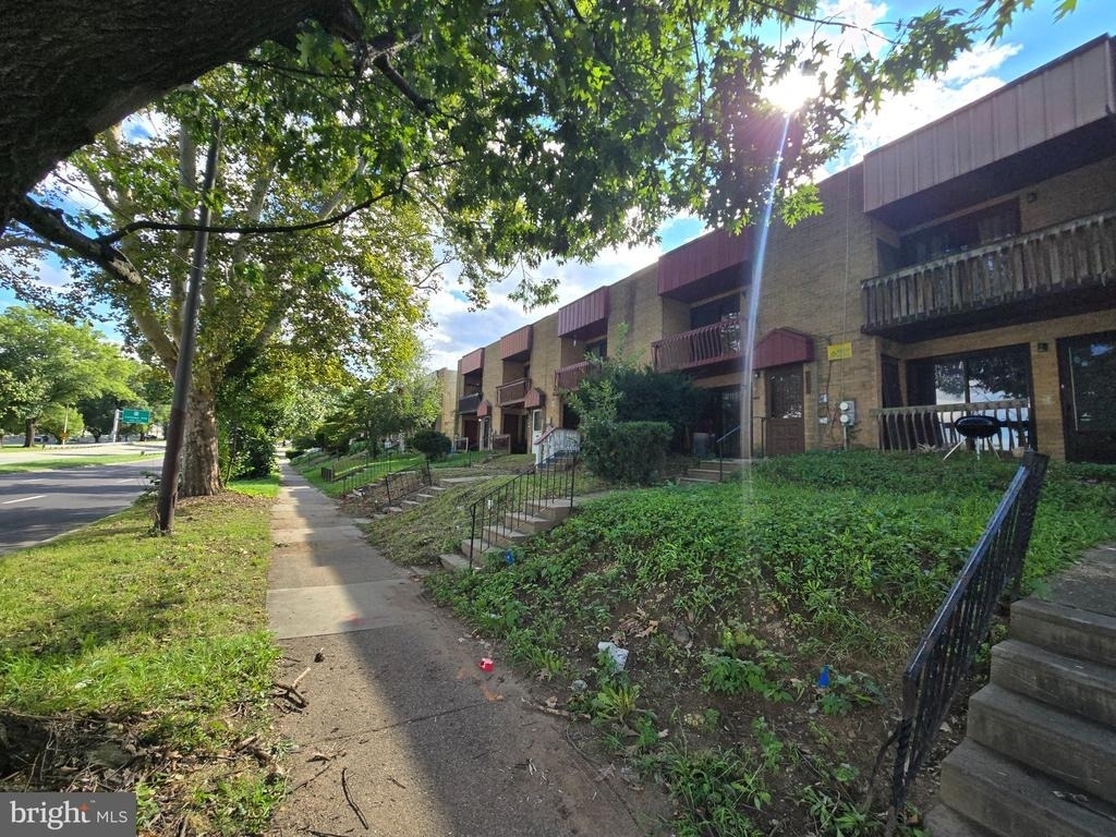 7528 E Roosevelt Boulevard S - Photo 3