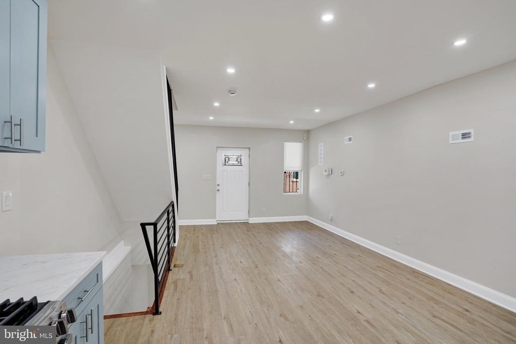 1424 S Napa Street - Photo 3