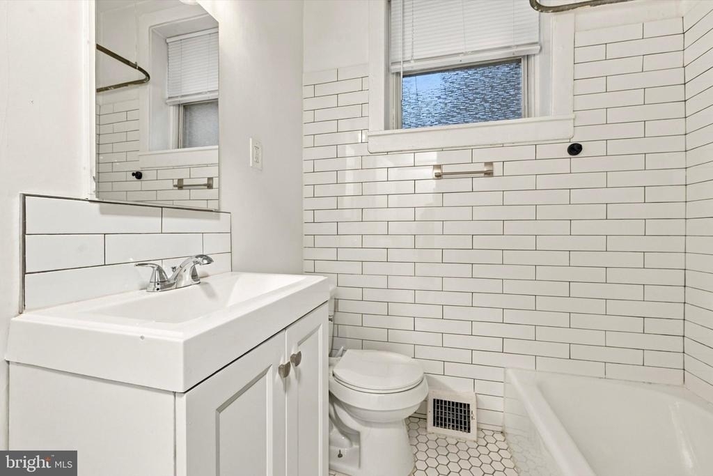 334 Lombard Street - Photo 10