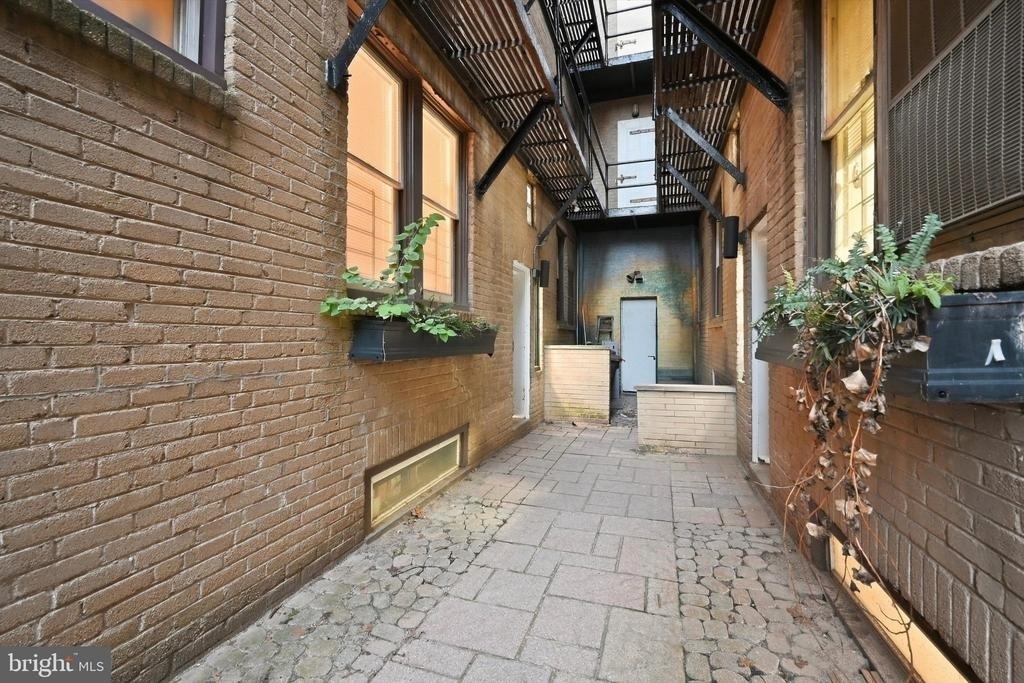 334 Lombard Street - Photo 14
