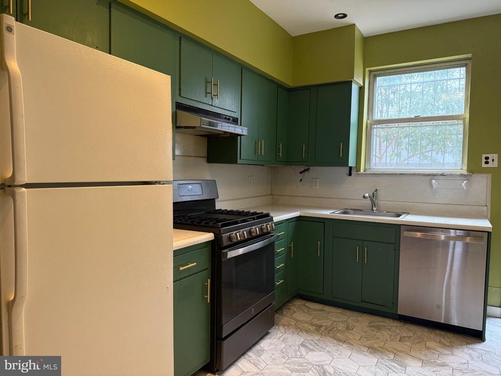1228 Snyder Avenue - Photo 5
