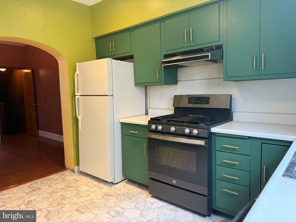 1228 Snyder Avenue - Photo 6