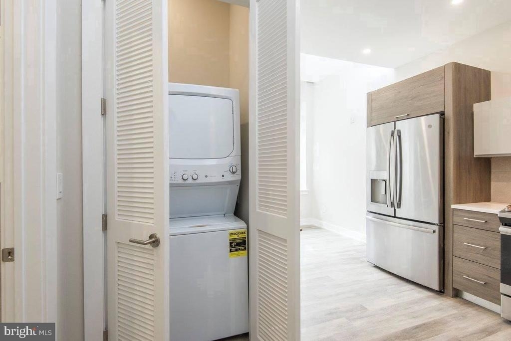 802 Sansom Street - Photo 3