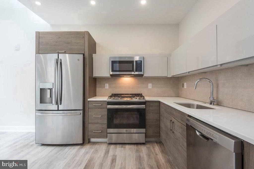 802 Sansom Street - Photo 0