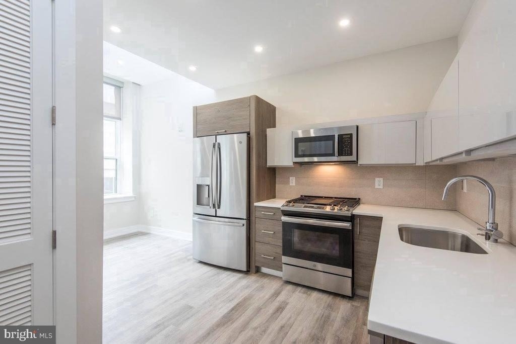 802 Sansom Street - Photo 1
