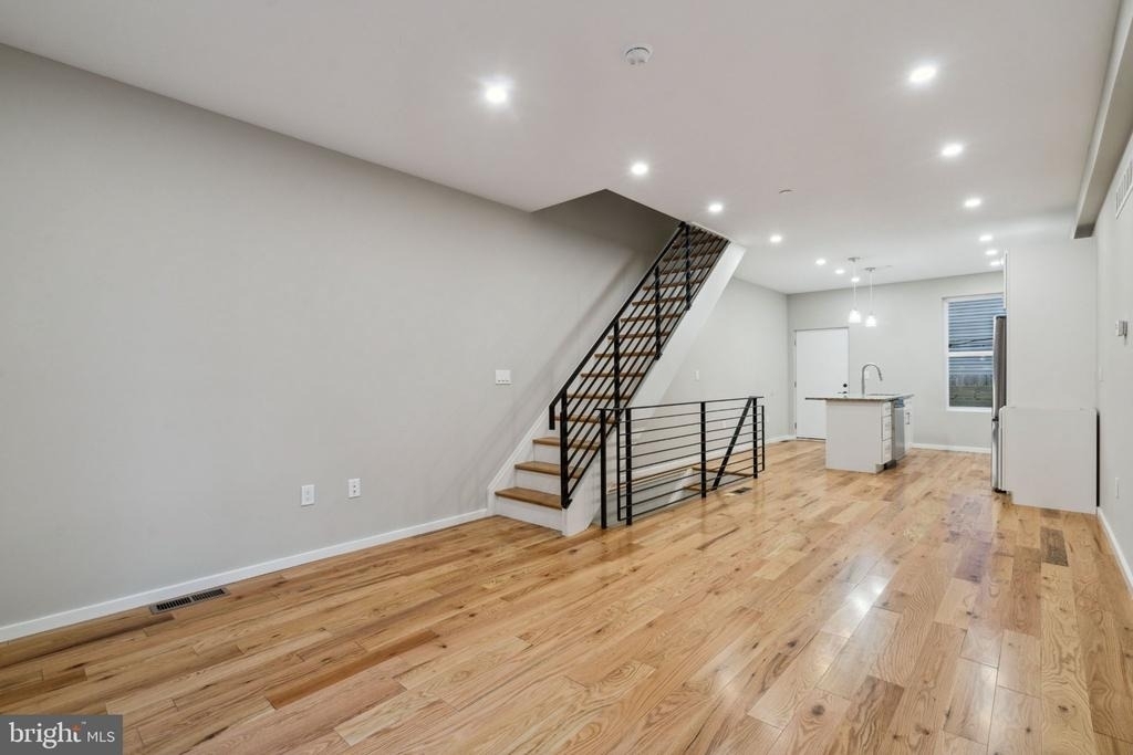 1713 W Seybert Street - Photo 3