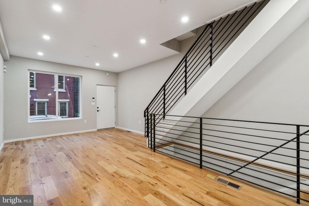 1713 W Seybert Street - Photo 4