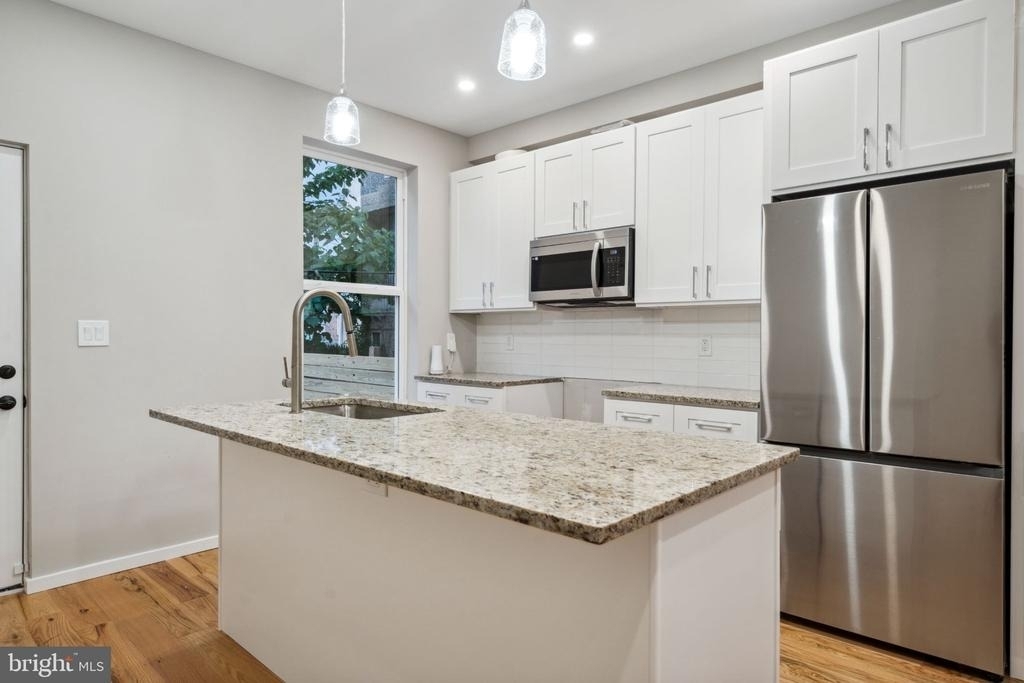 1713 W Seybert Street - Photo 5