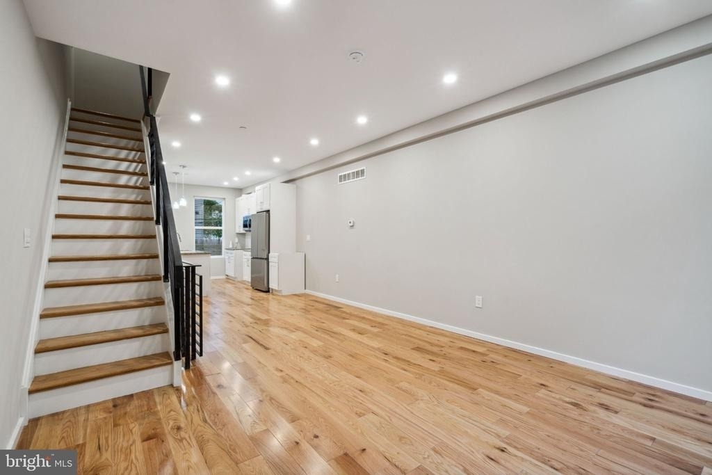 1713 W Seybert Street - Photo 2